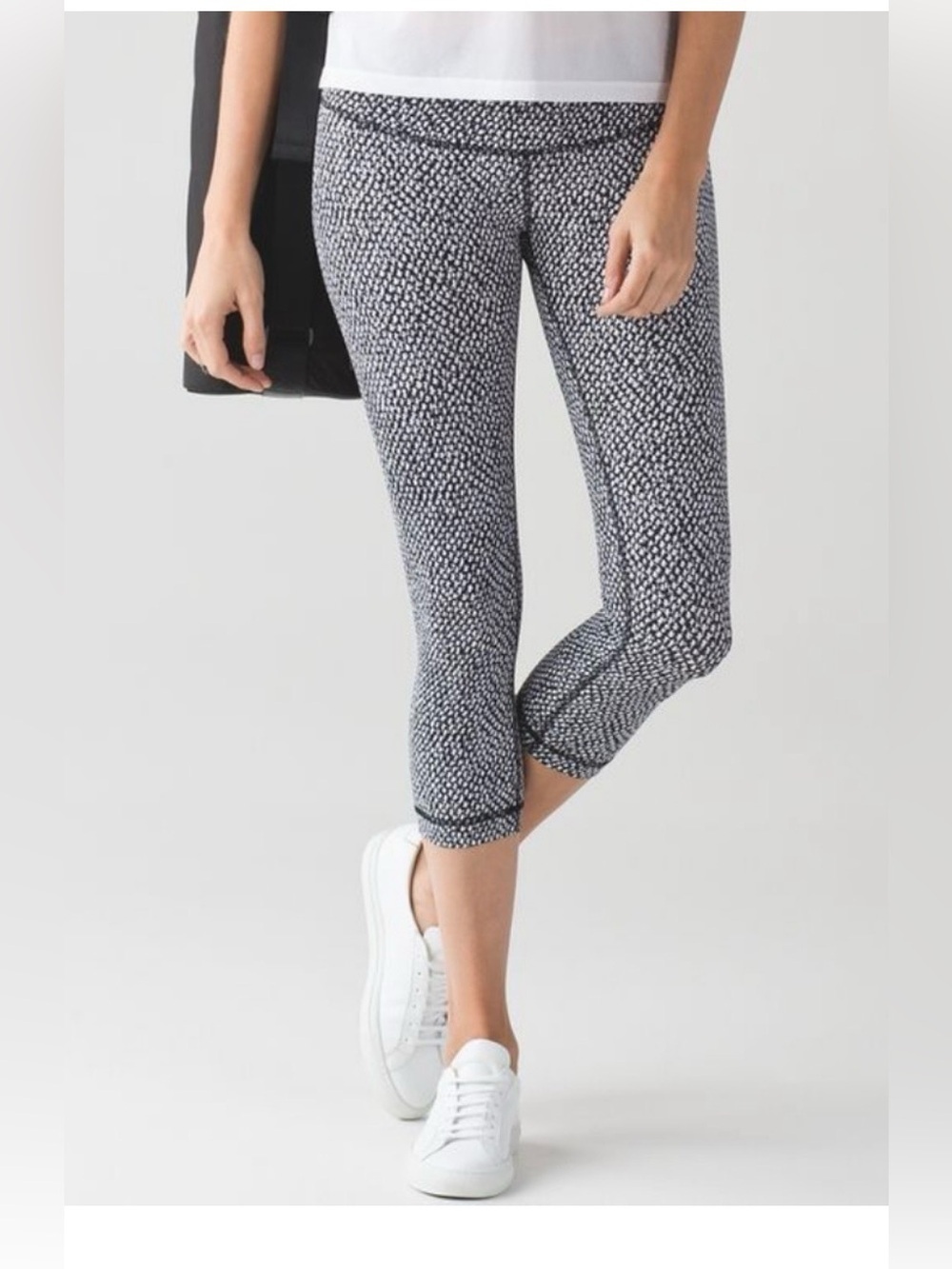 LULULEMON Wunder Under Miss
Mosaic Hi-Rise Crop Leggings size 8 - Picture 1 of 8